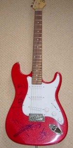 RADIOHEAD/SIGNED ELECTRIC GUITAR/COA